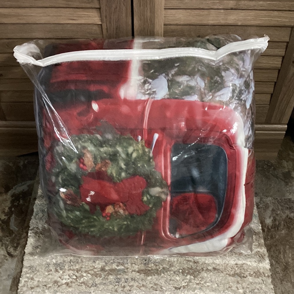 NWT- Holiday Bedroom Comforter - Picture 2 of 4